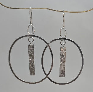 Oval Earrings with Bar